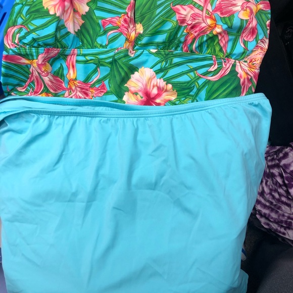 Swim skirt and top - Picture 2 of 6